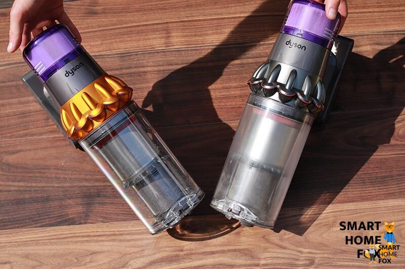 Les deux appareils côte à côte avec un ruban à mesurer